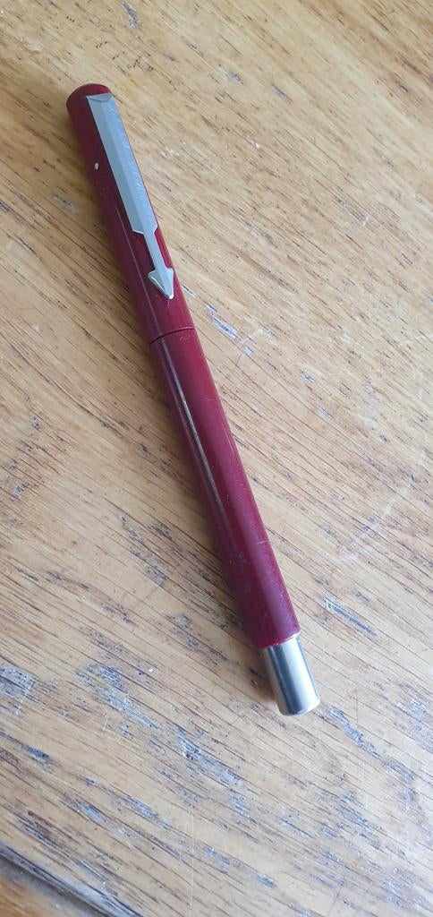 Parker pen vector rollerball pen bordeauxrood, Verzamelen, Pennenverzamelingen, Ophalen of Verzenden, Gebruikt, Balpen, Parker