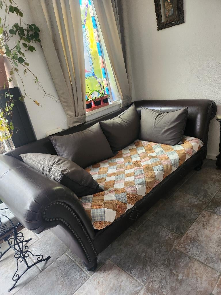Couch with pillows, Huis en Inrichting, Ophalen, Gebruikt, Rechte bank