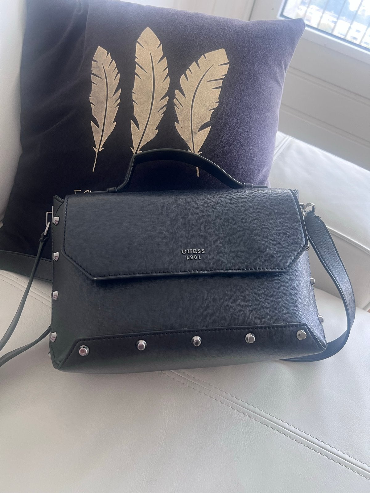 Guess Kaia Handtas Zwart met Studs - Nieuw, Ophalen of Verzenden, Nieuw, Zwart, Handtas