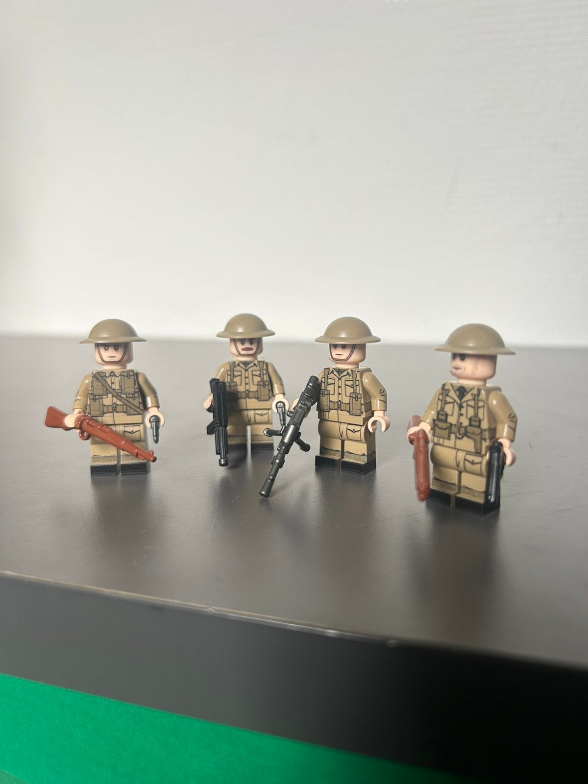 Brickmania British Army Soldiers WW2, Kinderen en Baby's, Speelgoed | Duplo en Lego, Lego, Ophalen of Verzenden, Zo goed als nieuw