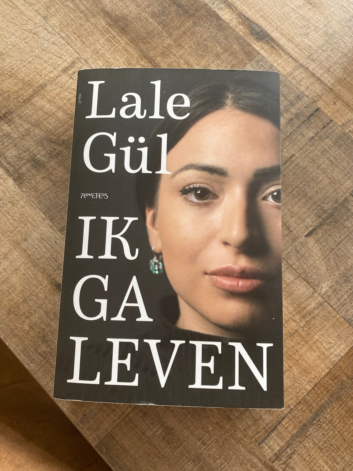 Lale Gül - Ik ga leven (Boek), Boeken, Ophalen of Verzenden, Zo goed als nieuw, Nederland