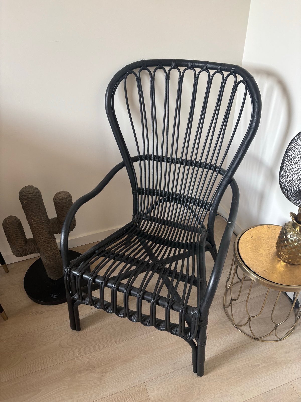 Zwarte rieten rotan stoel met lichte beschadiging (Maaseik), Ophalen, Gebruikt, Zwart, Riet of Rotan