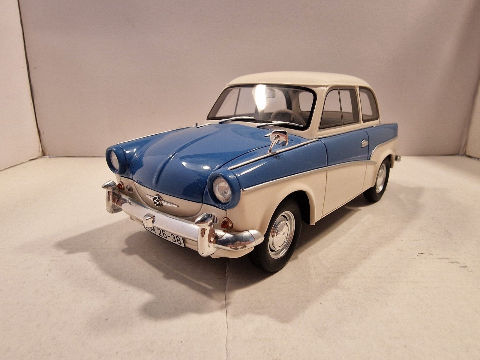 Trabant P50 1959 BoS-Models 1:18 geen ovp, Hobby en Vrije tijd, Modelauto's | 1:18, Ophalen of Verzenden, Zo goed als nieuw, Auto