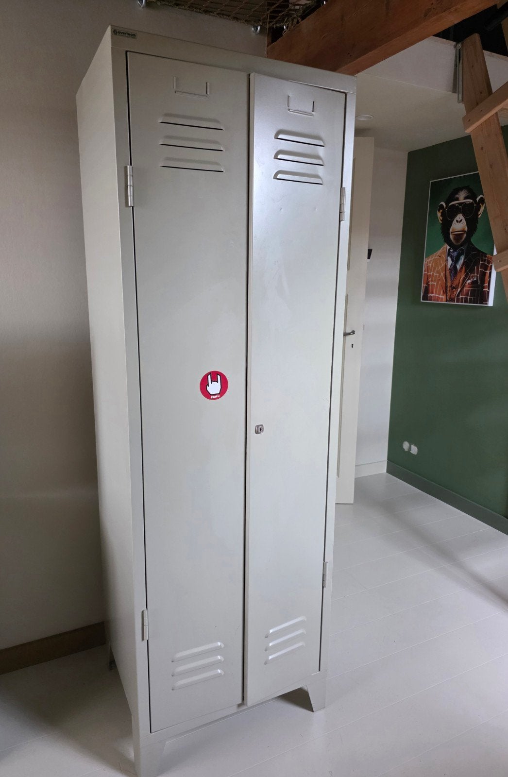 Metalen locker kast met twee deuren, Met deur(en), Gebruikt, Industrieel, Modern, Metaal