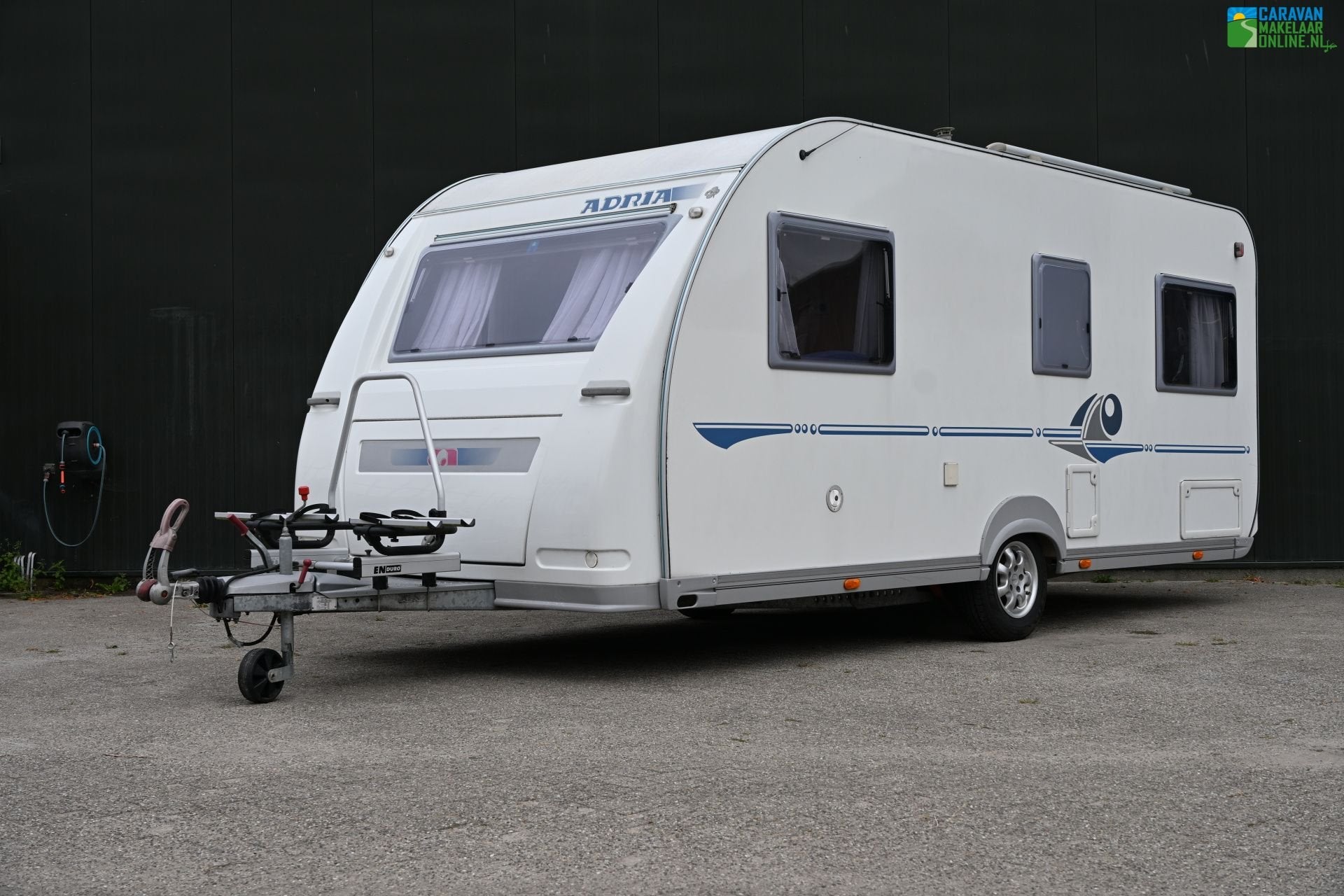 Adria Adiva 502 UL, Rondzit, Bedrijf, Kachel, Adria