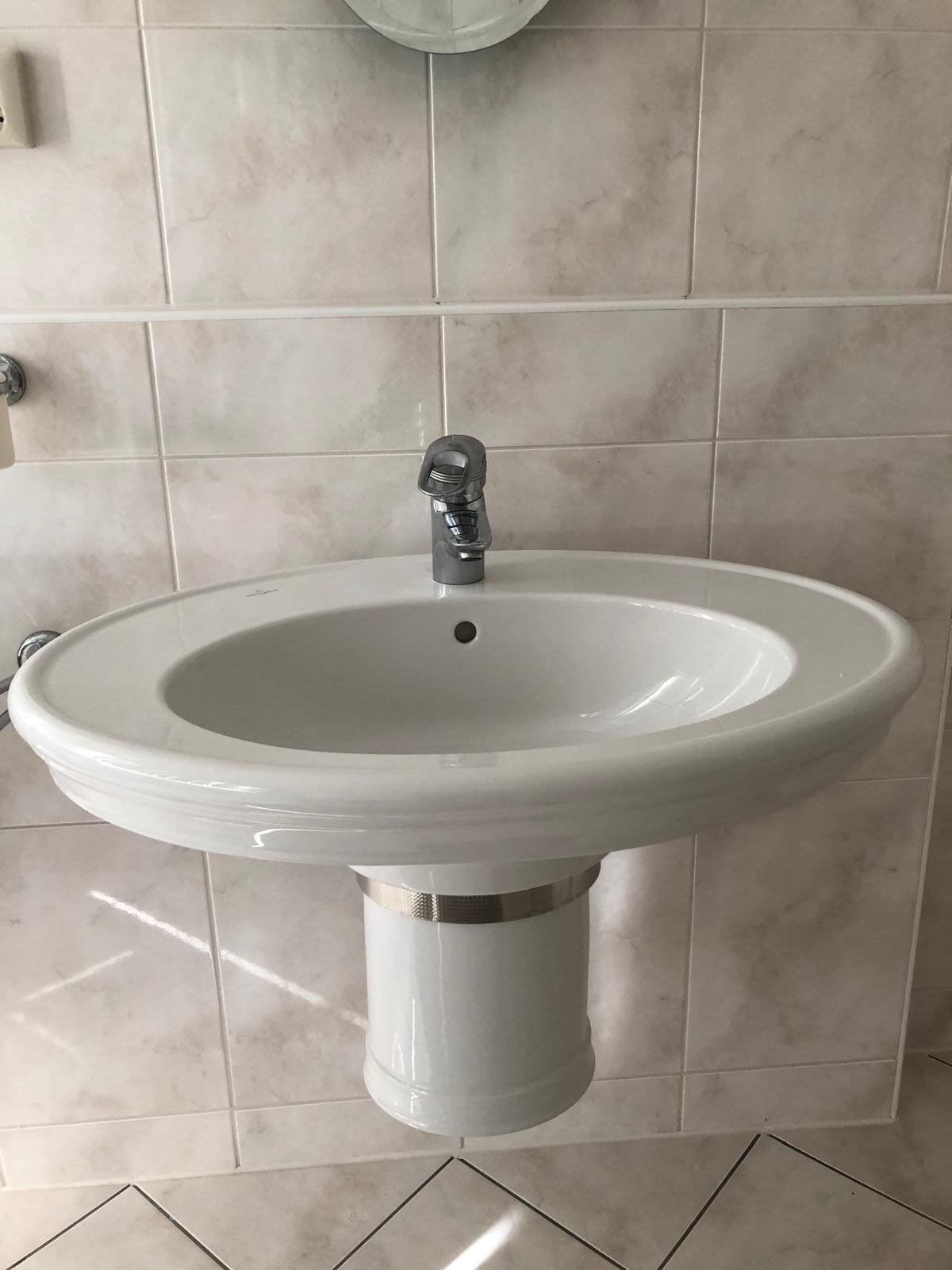 Twee Villeroy & Boch wastafels met kraan en zuil, Ophalen, Gebruikt, Chroom, Wastafel