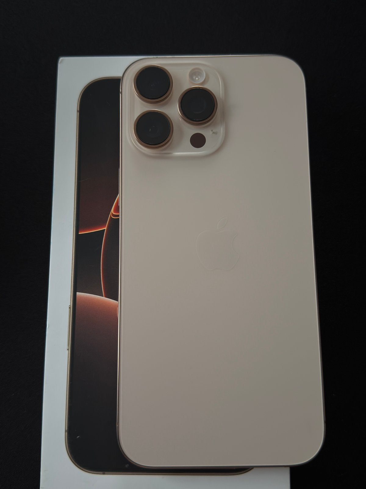 Iphone 16 Pro Max 1TB Desert Titanium, Telecommunicatie, Mobiele telefoons | Apple iPhone, Ophalen of Verzenden, Zo goed als nieuw