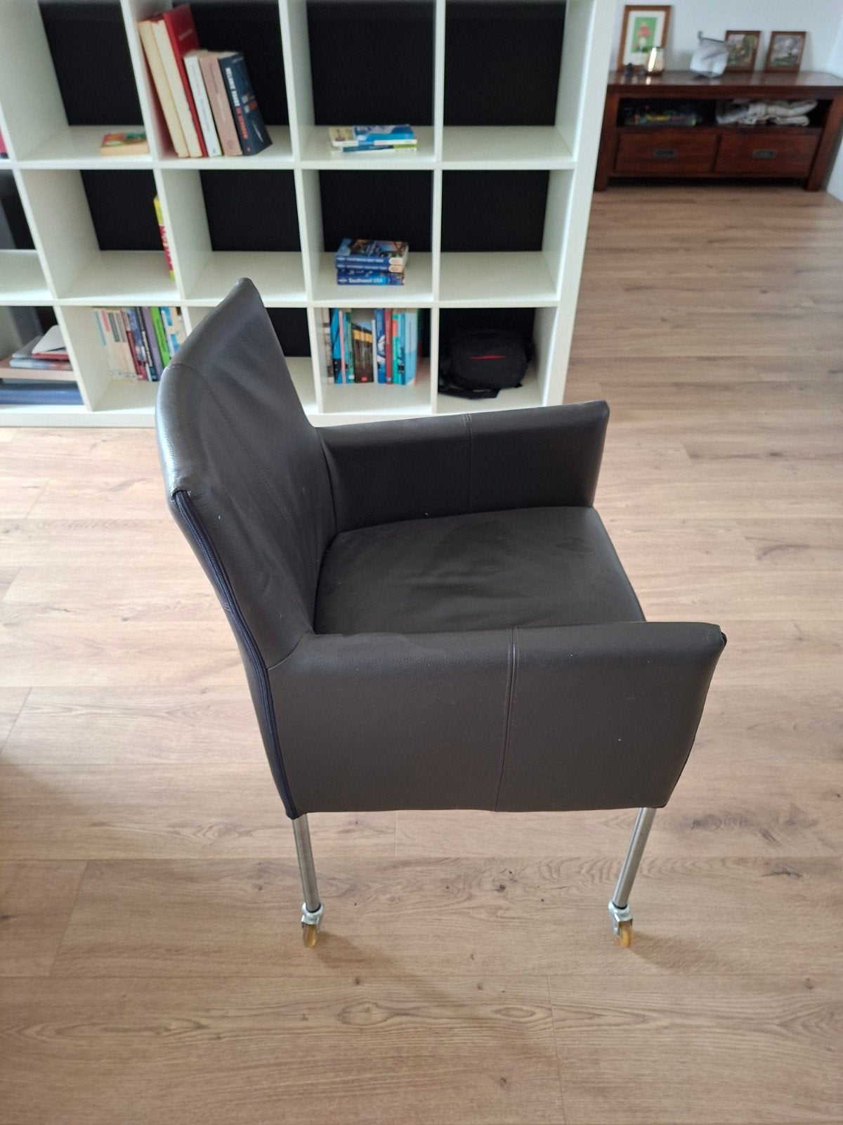 Comfortabele bruine leren stoel met wieltjes, Huis en Inrichting, Ophalen, Gebruikt, Bruin, Leer