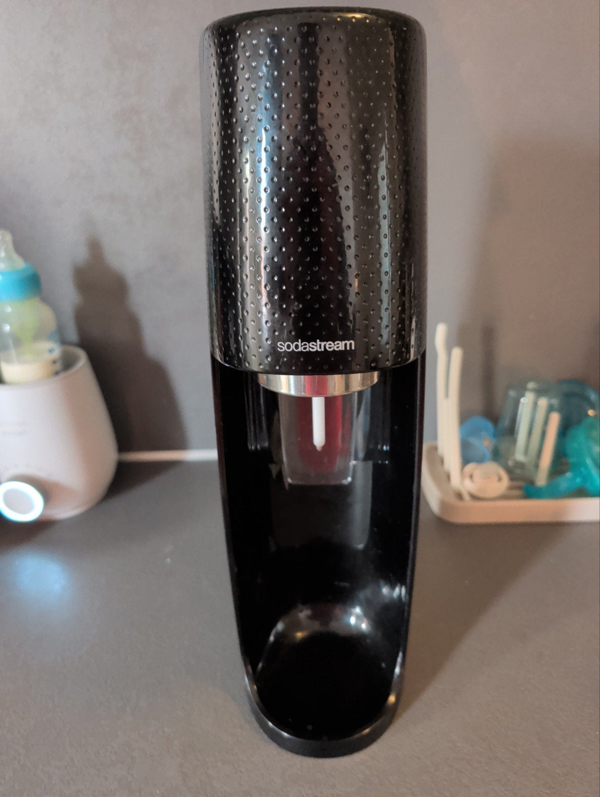 Sodastream bruiswatermaker - Zwart, inclusief cilinder, Ophalen of Verzenden, Zo goed als nieuw