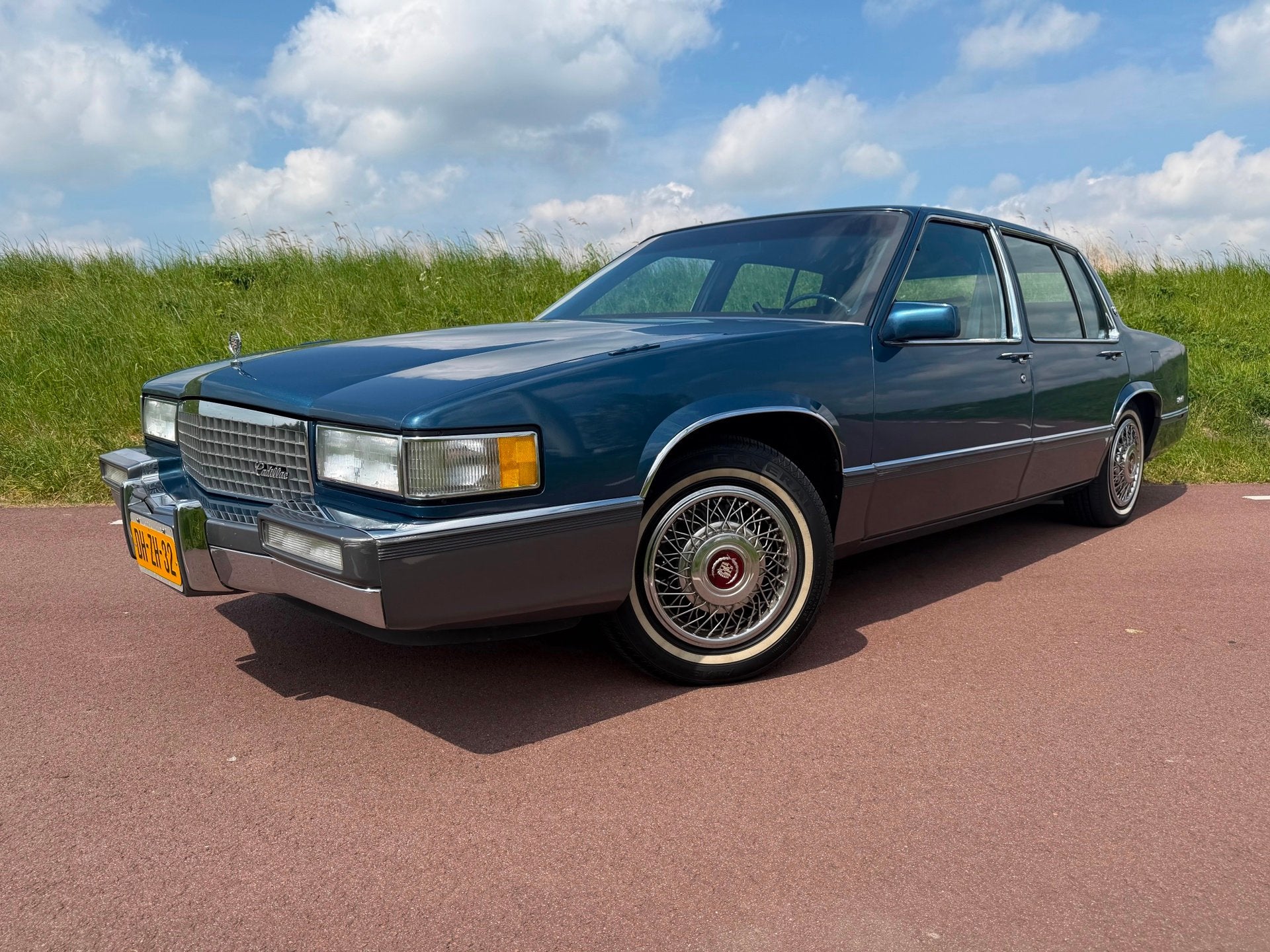Cadillac SEDAN DE VILLE U9 / IN NIEUW STAAT / 1ste EIGENAAR, Auto's, Cadillac, Automaat, Gebruikt, Blauw, Bedrijf
