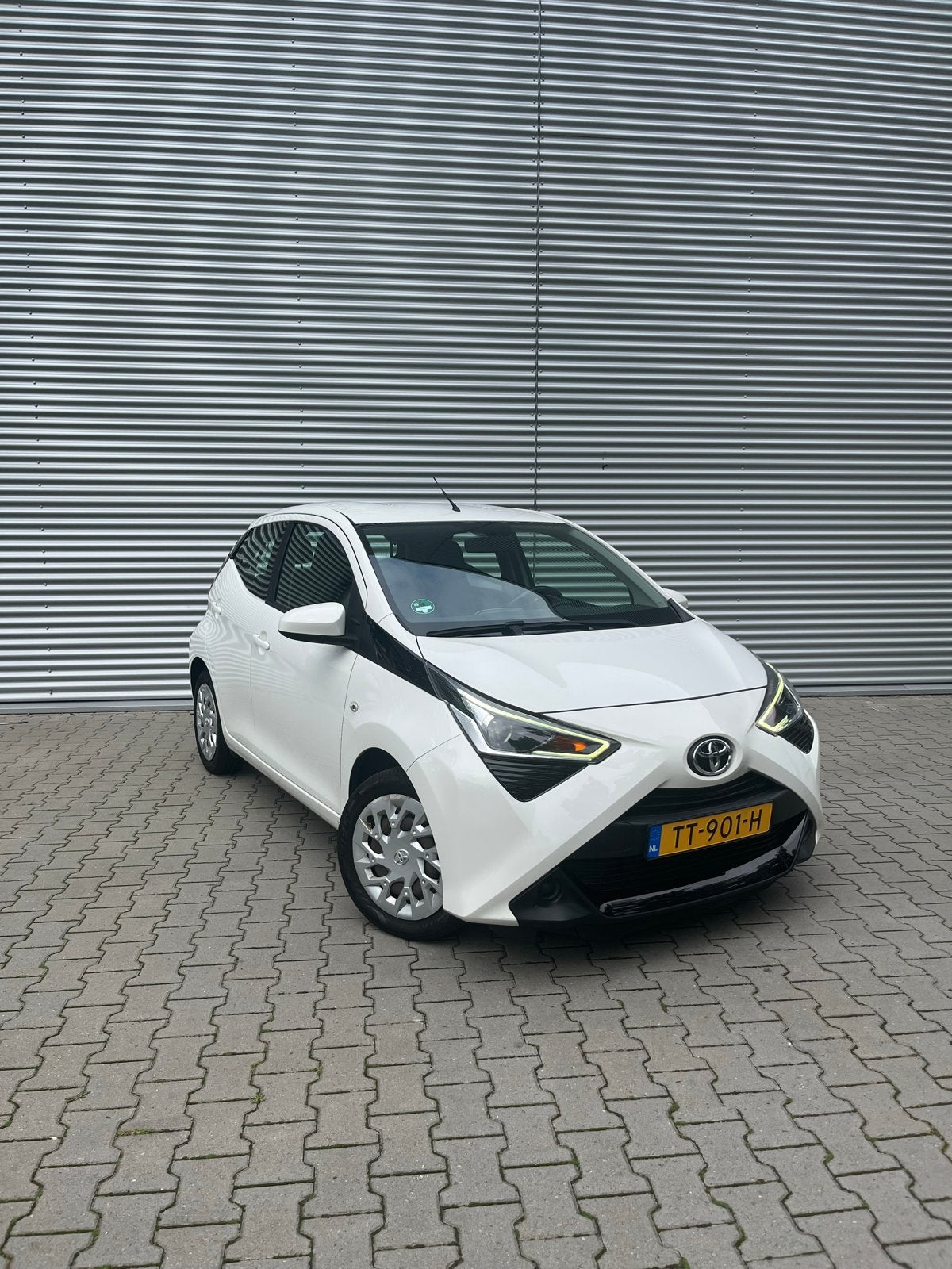 Toyota Aygo 1.0 VVT-i x-play Automaat – Dealer onderhouden, Dealer onderhouden, 4 stoelen, Wit, Origineel Nederlands