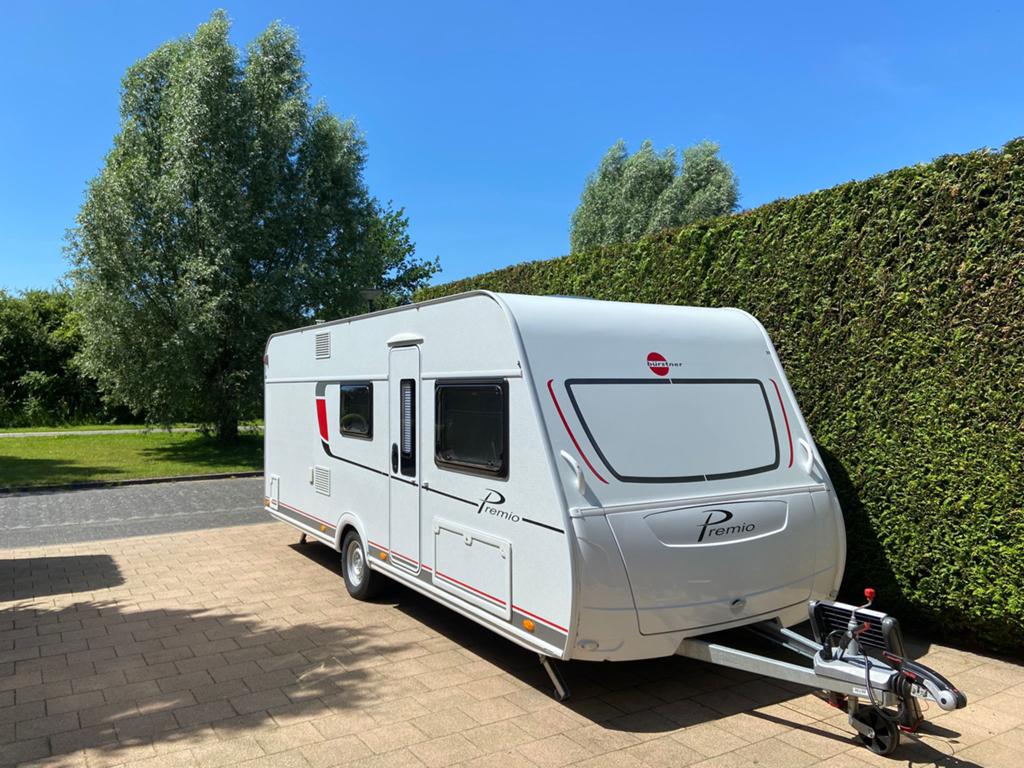 Burstner Premio 530 TK – Bouwjaar 2016 (Okt), Caravans en Kamperen, Caravans, Rondzit, Kachel, Particulier, Bürstner