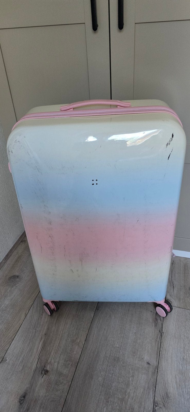 Reiskoffer met regenboogkleuren en wieltjes, Sieraden, Tassen en Uiterlijk, Ophalen of Verzenden