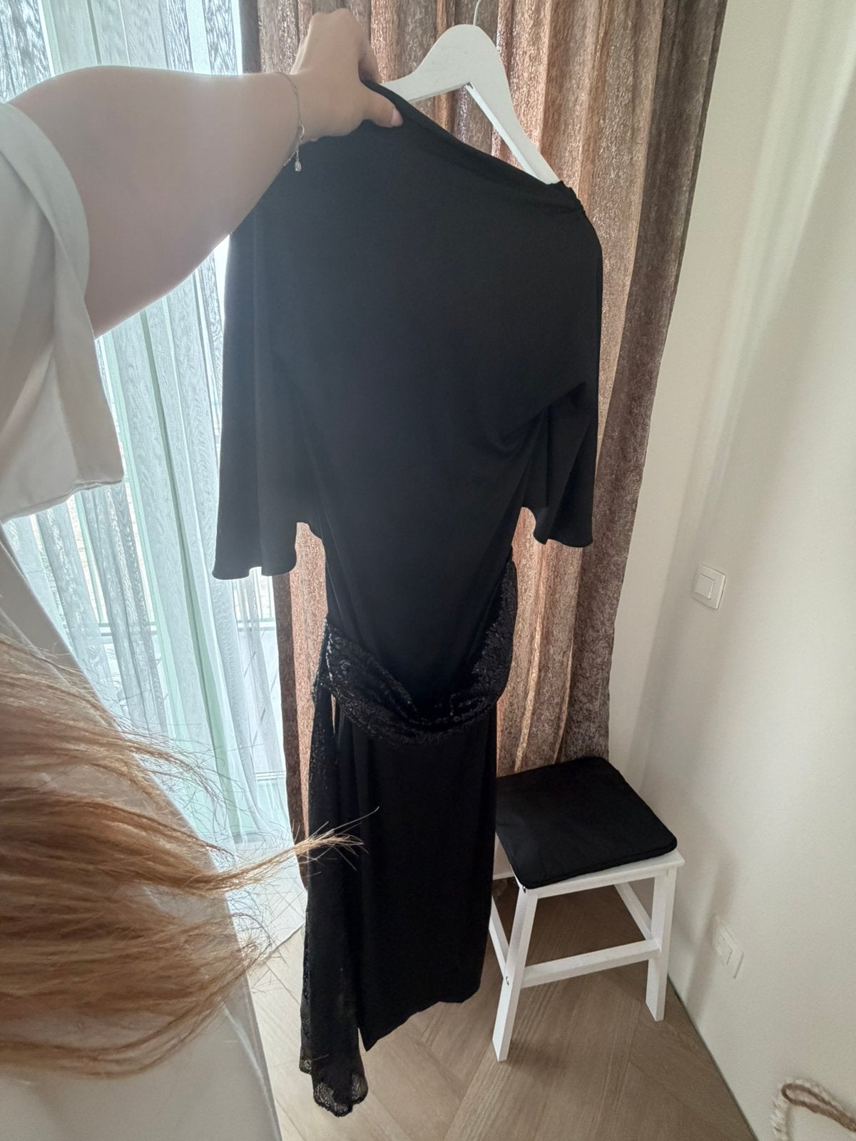 Zwarte jurk met glitters en open rug - Maat L, Kleding | Dames, Jurken, Zwart, Maat 42/44 (L), Nieuw, Ophalen of Verzenden