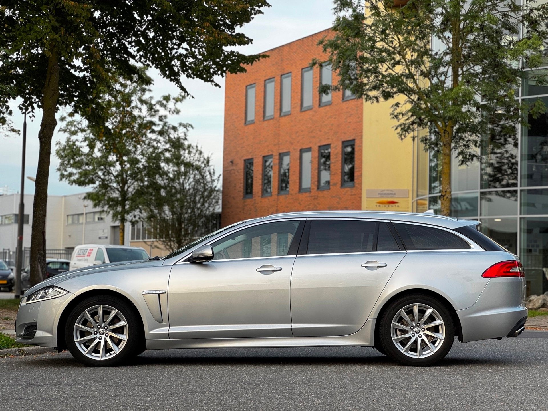 Jaguar XF Sportbrake 2.2D S Premium Business Edition|AUT|XEN, Achterwielaandrijving, Gebruikt, 1850 kg, Diesel