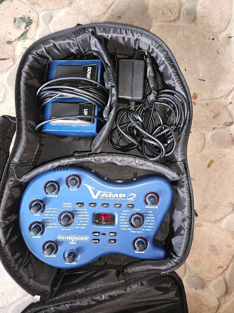 Behringer V-AMP 2 met voetpedaal en gigbag, Ophalen of Verzenden, Gebruikt, Multi-effect
