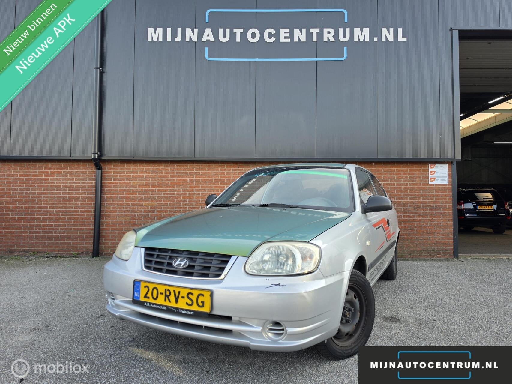 Hyundai Accent 1.3i Active Young / NAP / APK / AIRCO, Auto's, 4 cilinders, Handgeschakeld, Grijs, Euro 4