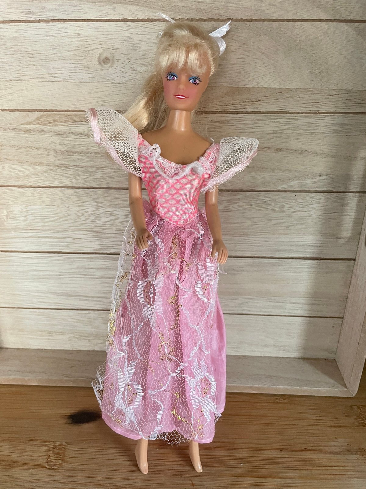 Vintage Barbie pop in roze jurk, Ophalen, Gebruikt, Barbie