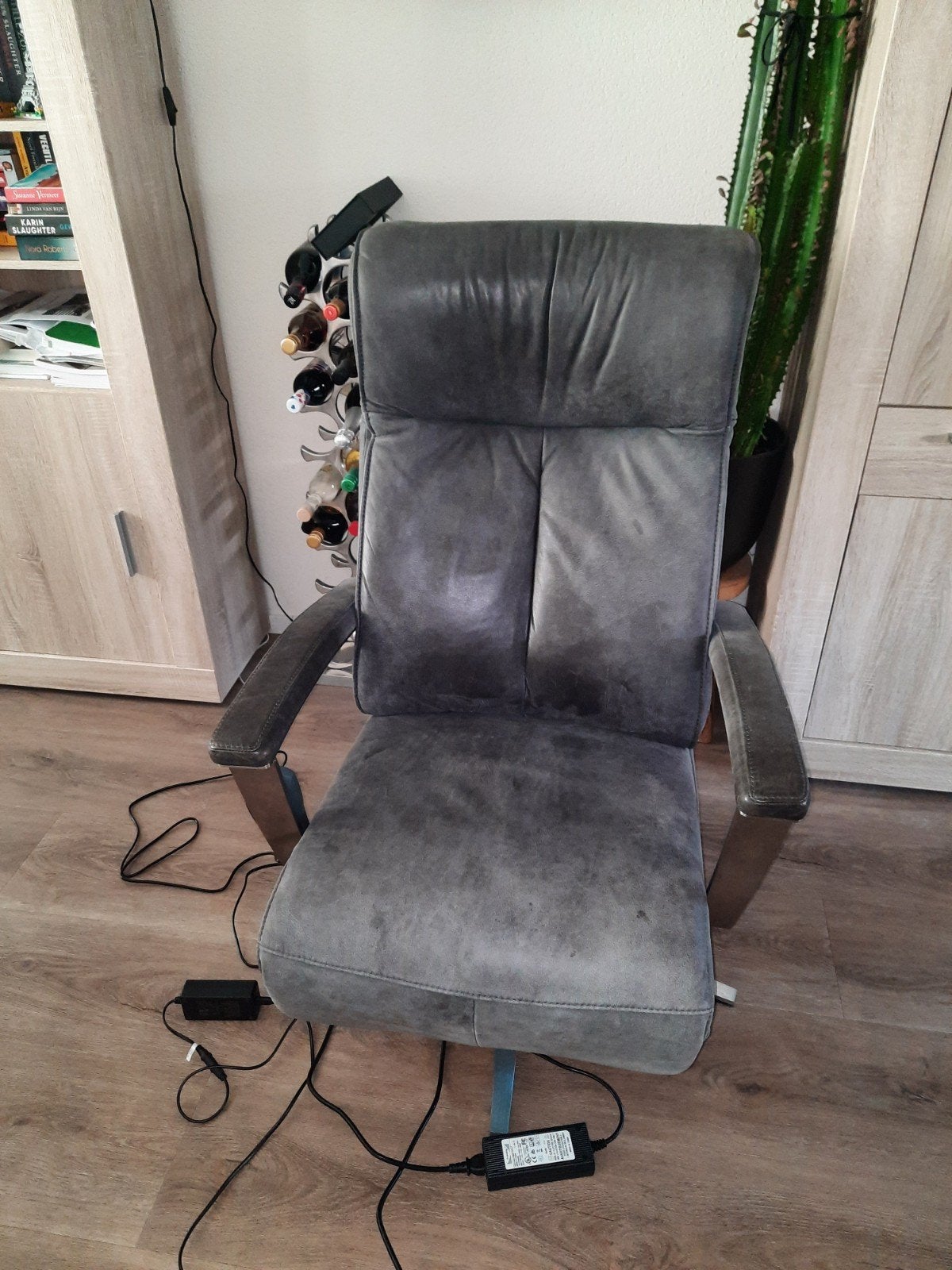 Zeer luxe sta-op stoel met garantie, Huis en Inrichting, Fauteuils, Ophalen, Gebruikt, 50 tot 75 cm, Leer