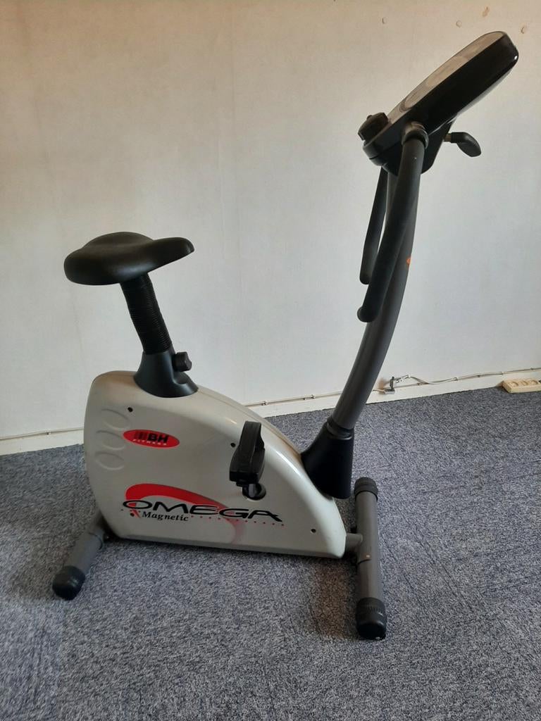 BH Fitness Omega Magnetic Hometrainer, Sport en Fitness, Ophalen, Zo goed als nieuw, Hometrainer