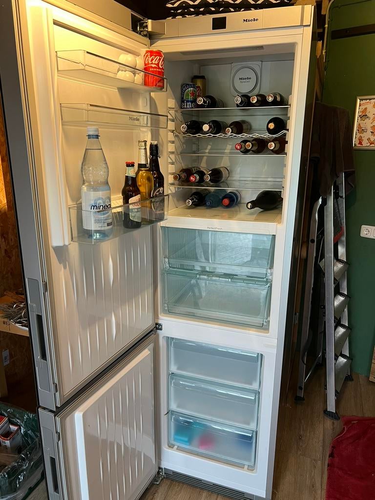 Nette grote vries/koelkast miele/liebherr blackboard edition, Witgoed en Apparatuur, Koelkasten en IJskasten, Ophalen, 200 liter of meer