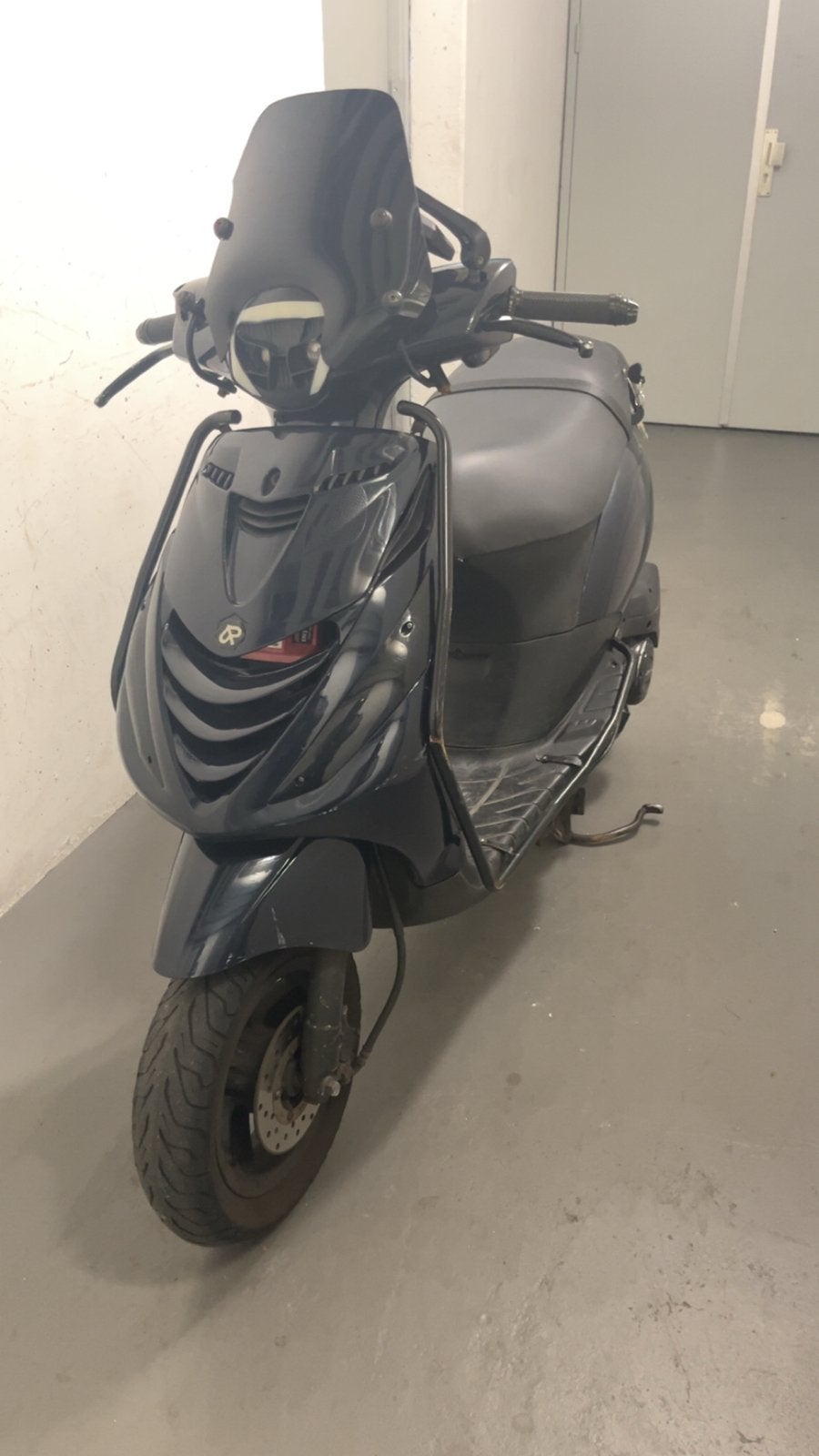 Scooter te koop - rijdt en start goed - opknapper, Fietsen en Brommers, Ophalen, Gebruikt, Maximaal 45 km/u, Zip