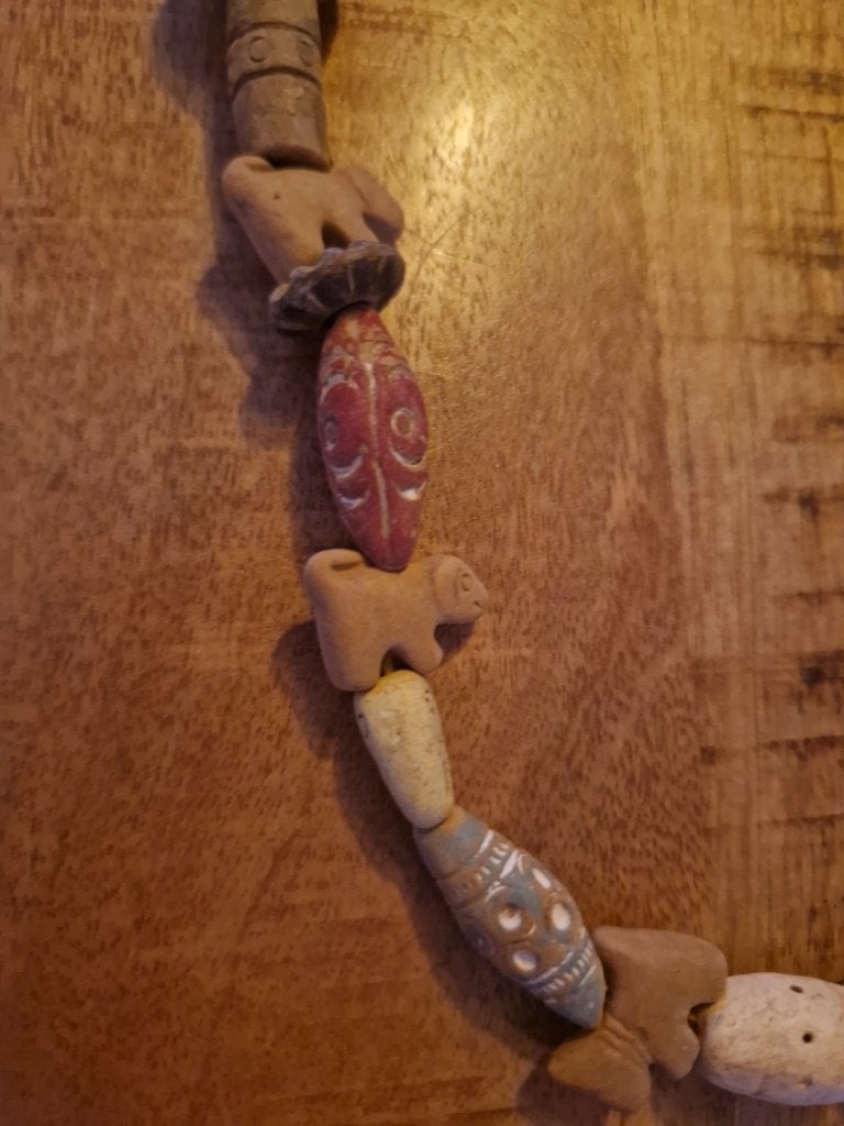 Etnische ketting met stenen kralen., Ophalen of Verzenden, Overige materialen, Ketting