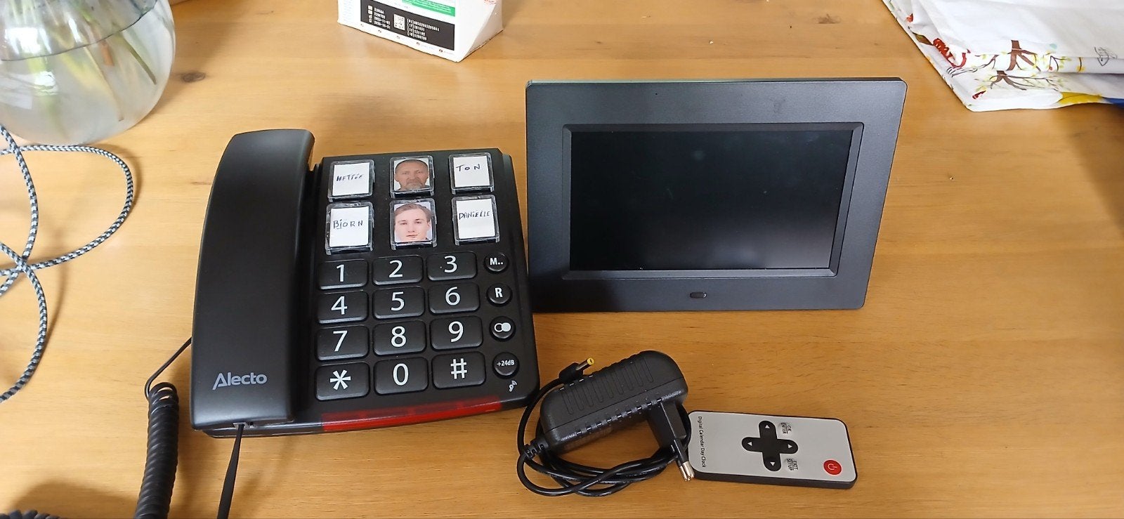 Senioren telefoon Alecto en digitale senioren klok, Ophalen, Zo goed als nieuw, 1 handset