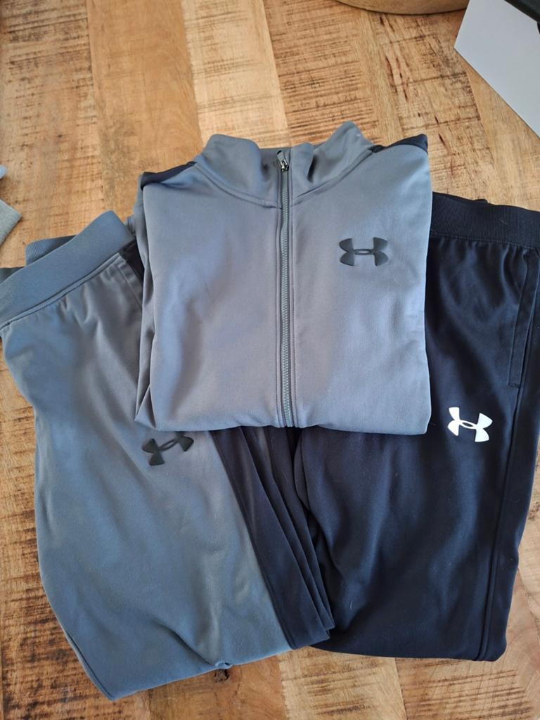 Under Armour trainingspak pak vest met 2 broeken YLG XS, Gebruikt, Ophalen of Verzenden, Setje, Under Armour