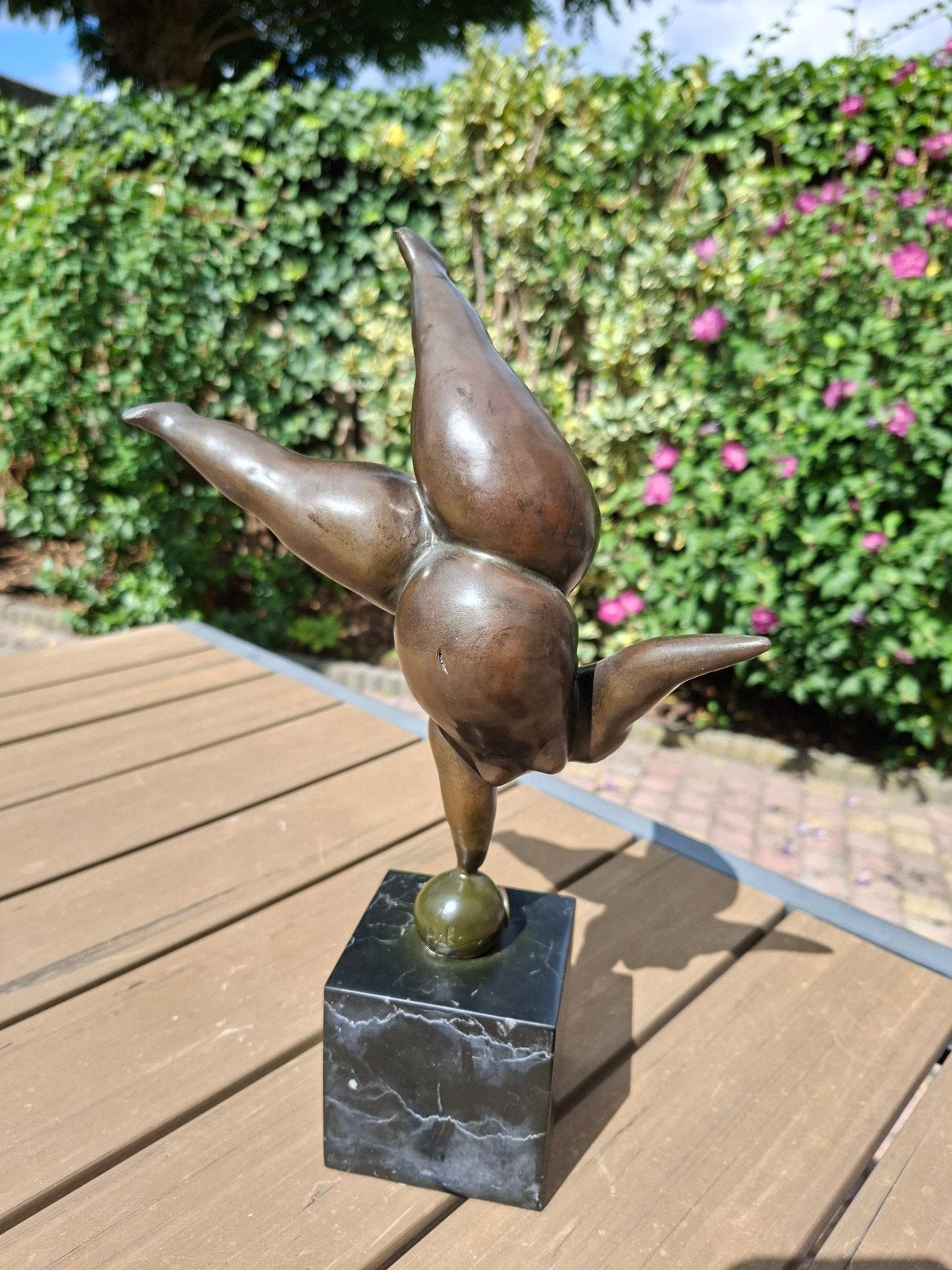 Bronzen sculptuur van een dansende, voluptueuze danseres, Antiek en Kunst, Ophalen of Verzenden, 20 - 50 cm, Beeld, Bruin