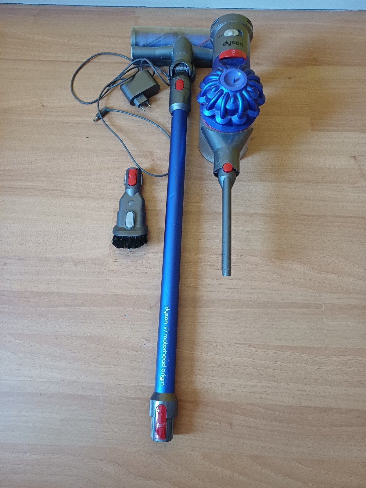 Dyson stofzuiger V7 (zwakke accu), Witgoed en Apparatuur, Stofzuigers, Overige typen, Ophalen of Verzenden, Zo goed als nieuw