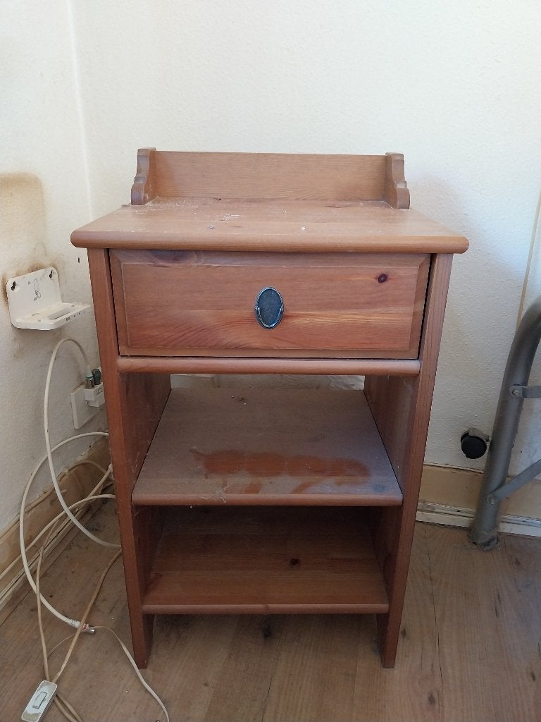 Gratis nachtkastje, Ophalen, Gebruikt, Minder dan 45 cm, 55 tot 70 cm