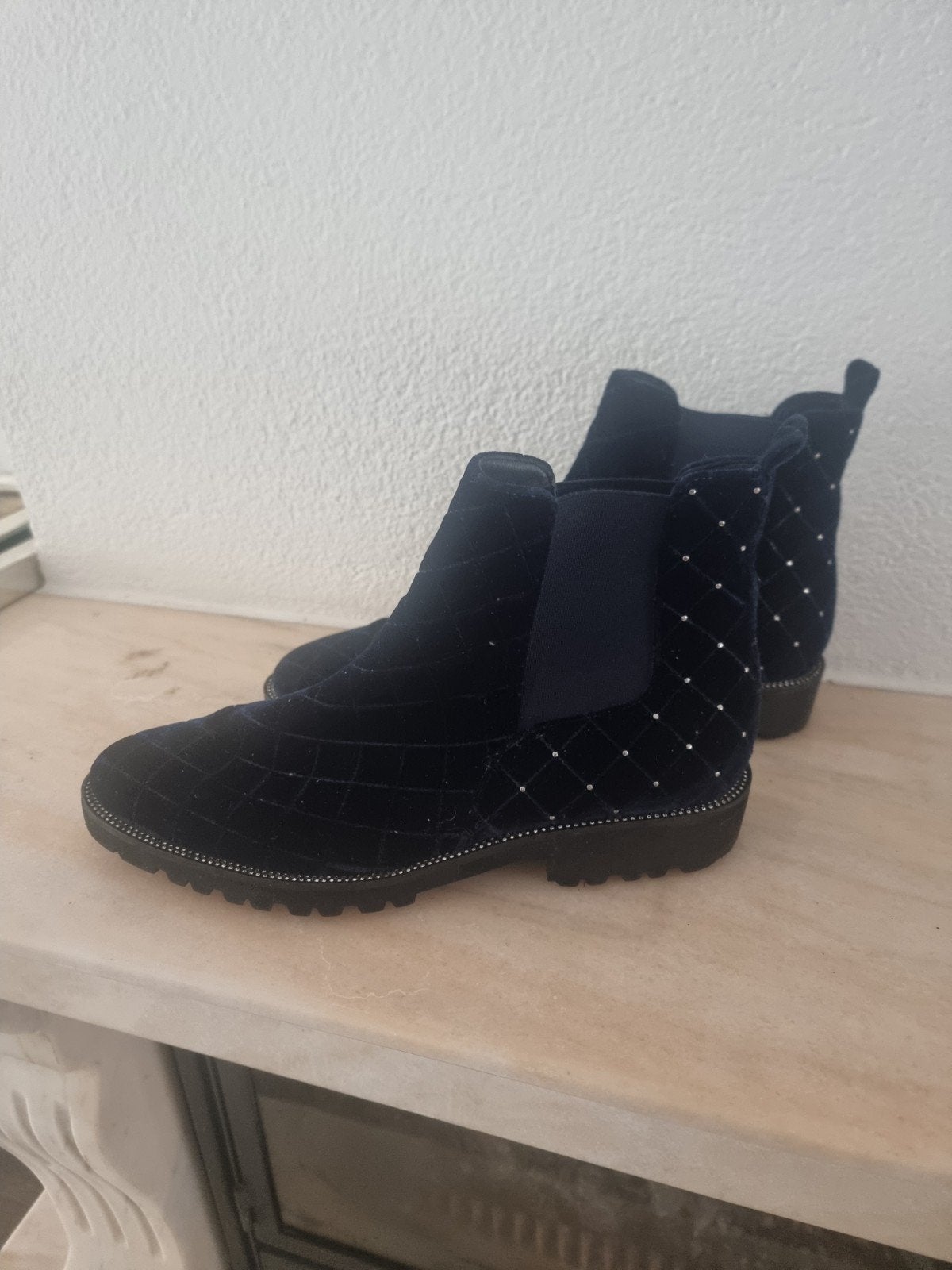Donkerblauwe fluwelen enkellaarsjes met studs maat 40, Kleding | Dames, Schoenen, Evaluna, Blauw, Lage of Enkellaarzen, Ophalen of Verzenden