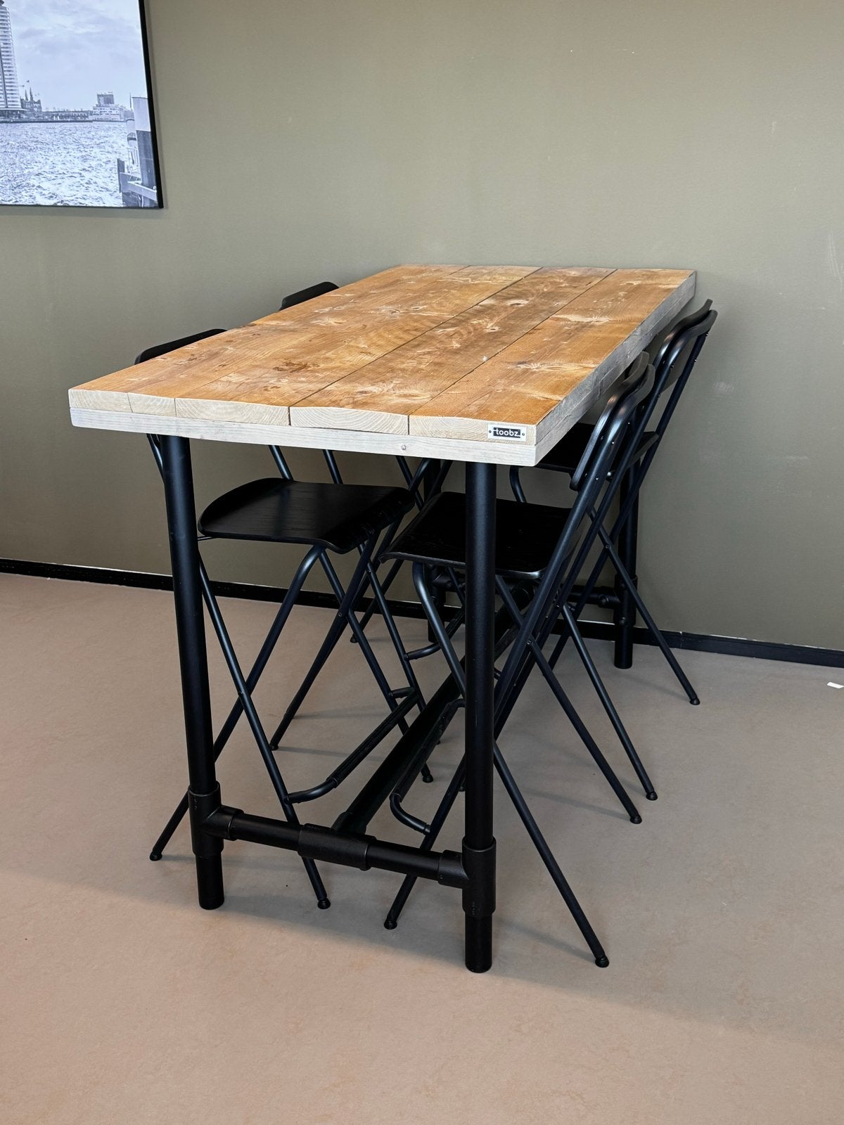 Stevige statafel met houten blad en inklapbare stoelen, Ophalen, Gebruikt