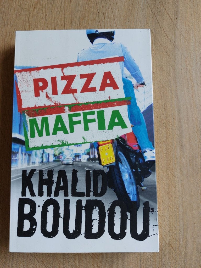Pizza maffia - Khalid Boudou (young adult boek), Gelezen, Ophalen of Verzenden, Khalid Boudou, Fictie