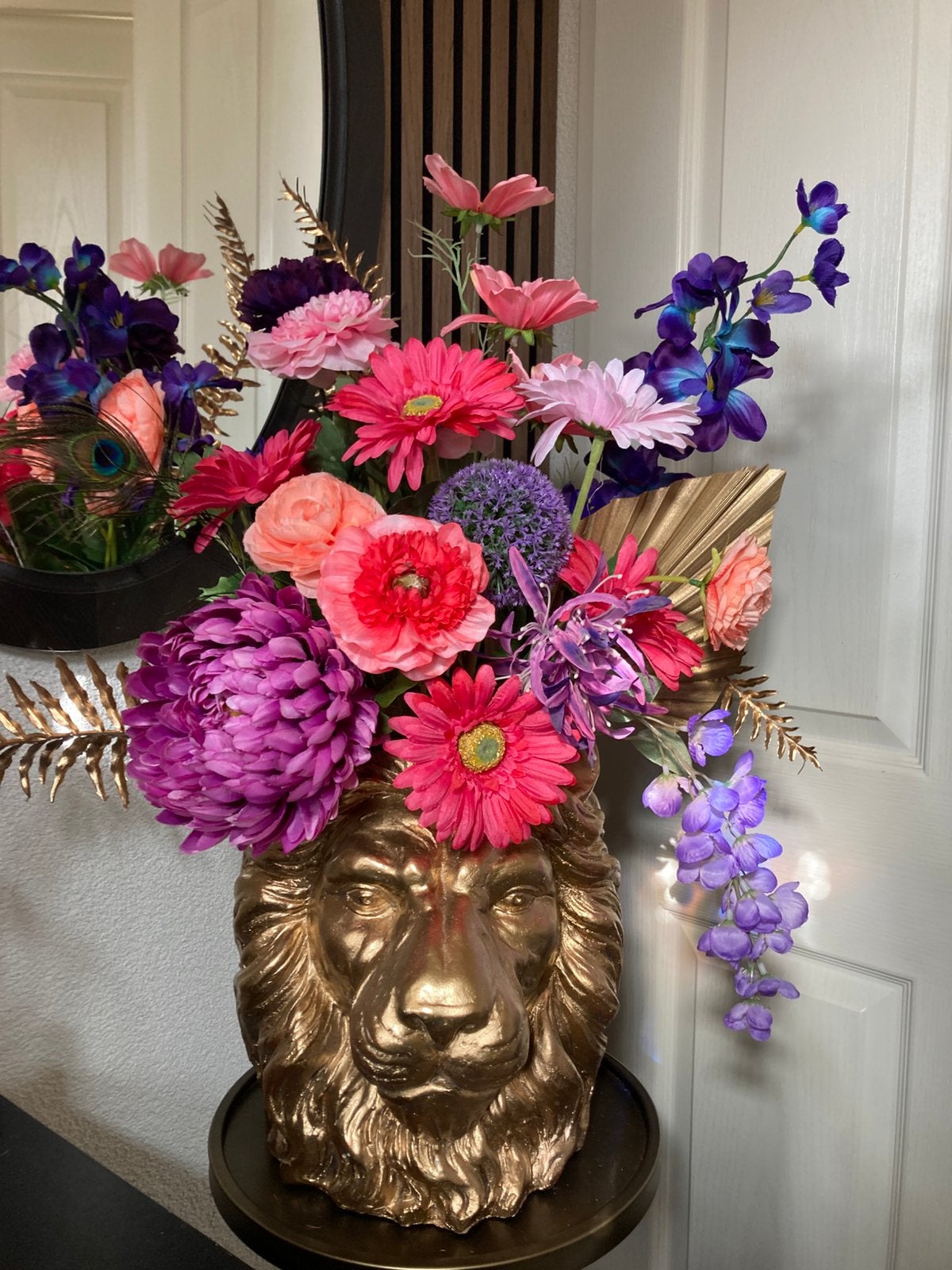 Leeuwenkop goud met Zijden bloemen, Huis en Inrichting, Ophalen, Nieuw, Bloemstuk