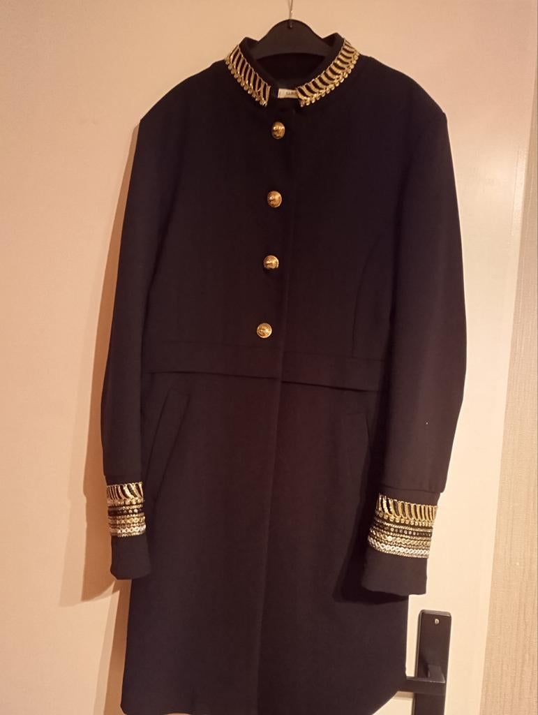 Zwarte jas met gouden details, Kleding | Dames, Maat 38/40 (M), Ophalen of Verzenden, Zo goed als nieuw, RICCHERI