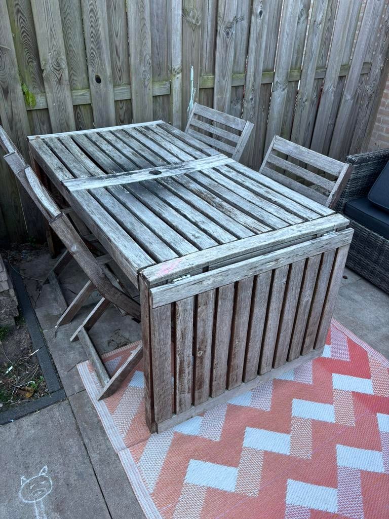 Gratis Buitentafel met 4 stoelen, Tuin en Terras, Tuinsets en Loungesets, Ophalen, Zo goed als nieuw