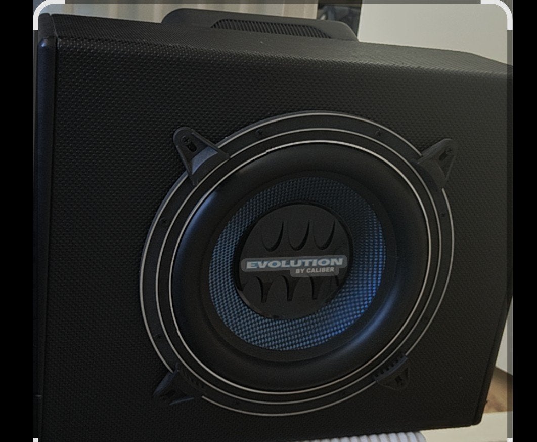 Caliber Evolution Subwoofer met Versterker, Gebruikt, Inclusief kabels, Subwoofer, Ophalen