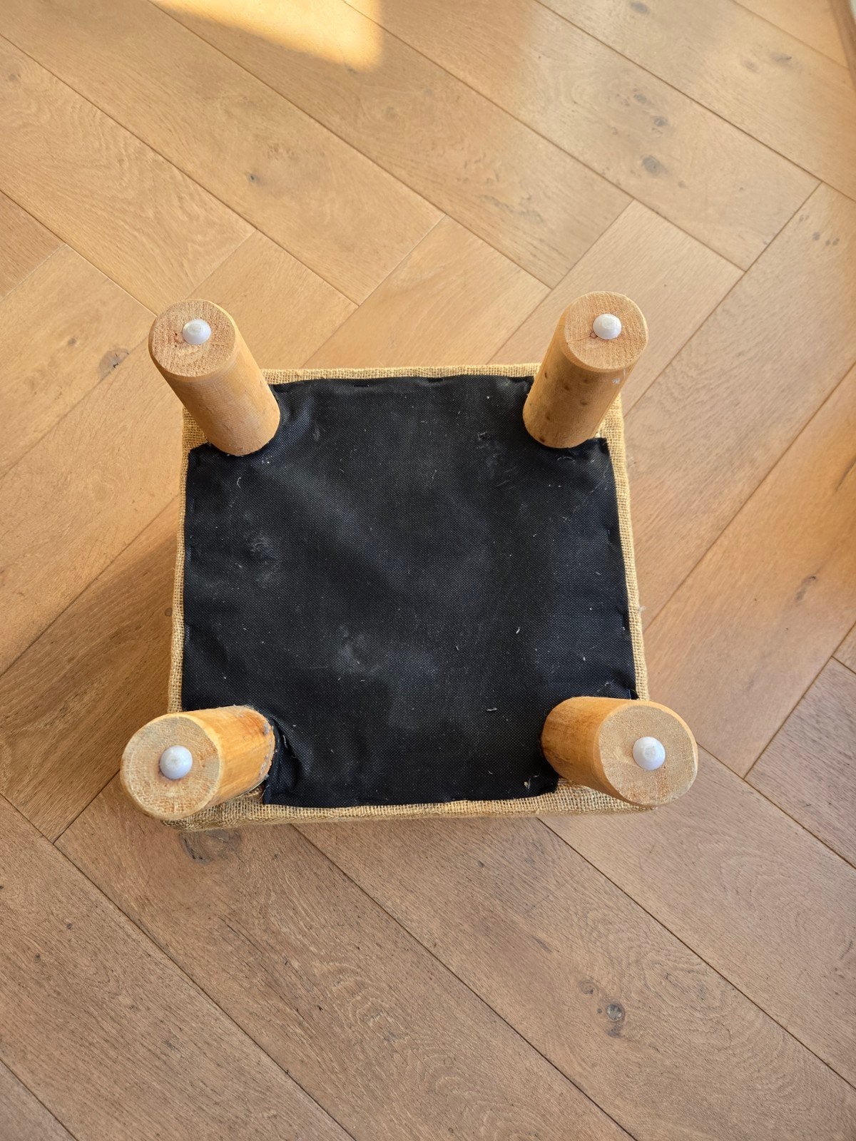 Jute krukje met houten poten - Vintage stijl, Huis en Inrichting, Banken | Voetenbanken en Poefen, Ophalen, Hout, Minder dan 50 cm