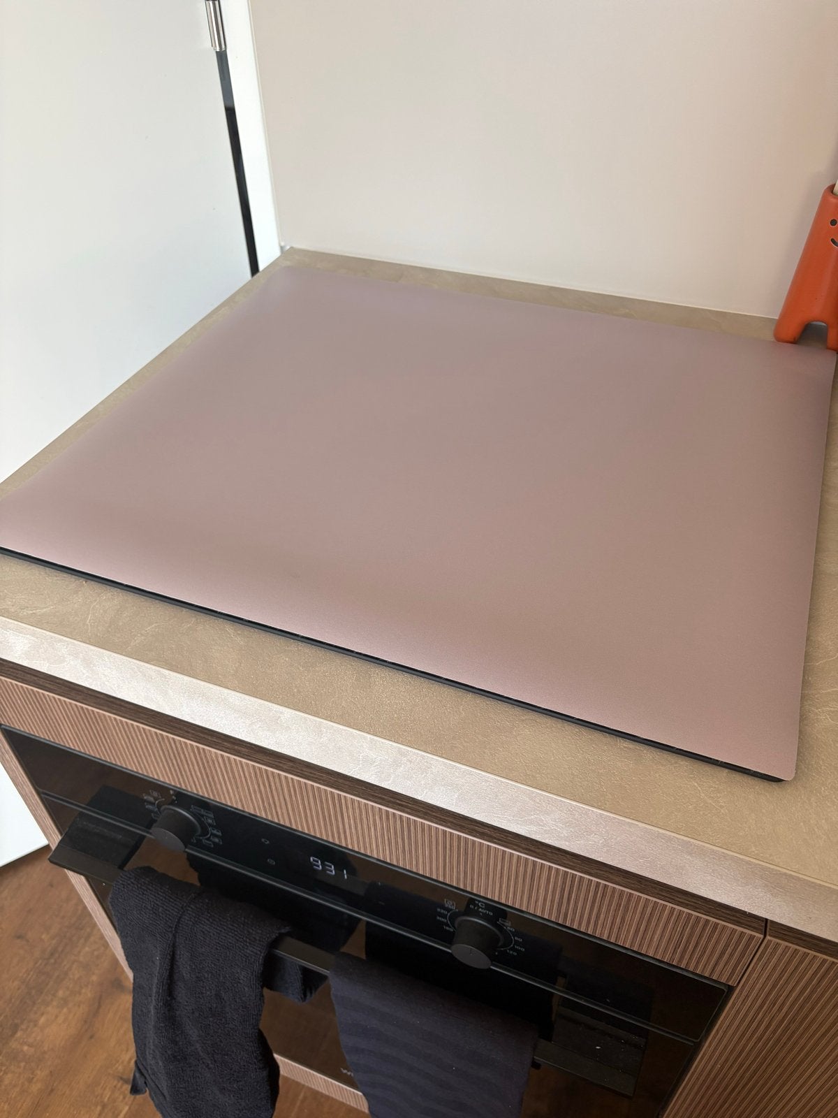 Nieuw: Inductiebeschermer Taupe Mist 59x51cm, Beige, Overige typen, Nieuw, Ophalen of Verzenden