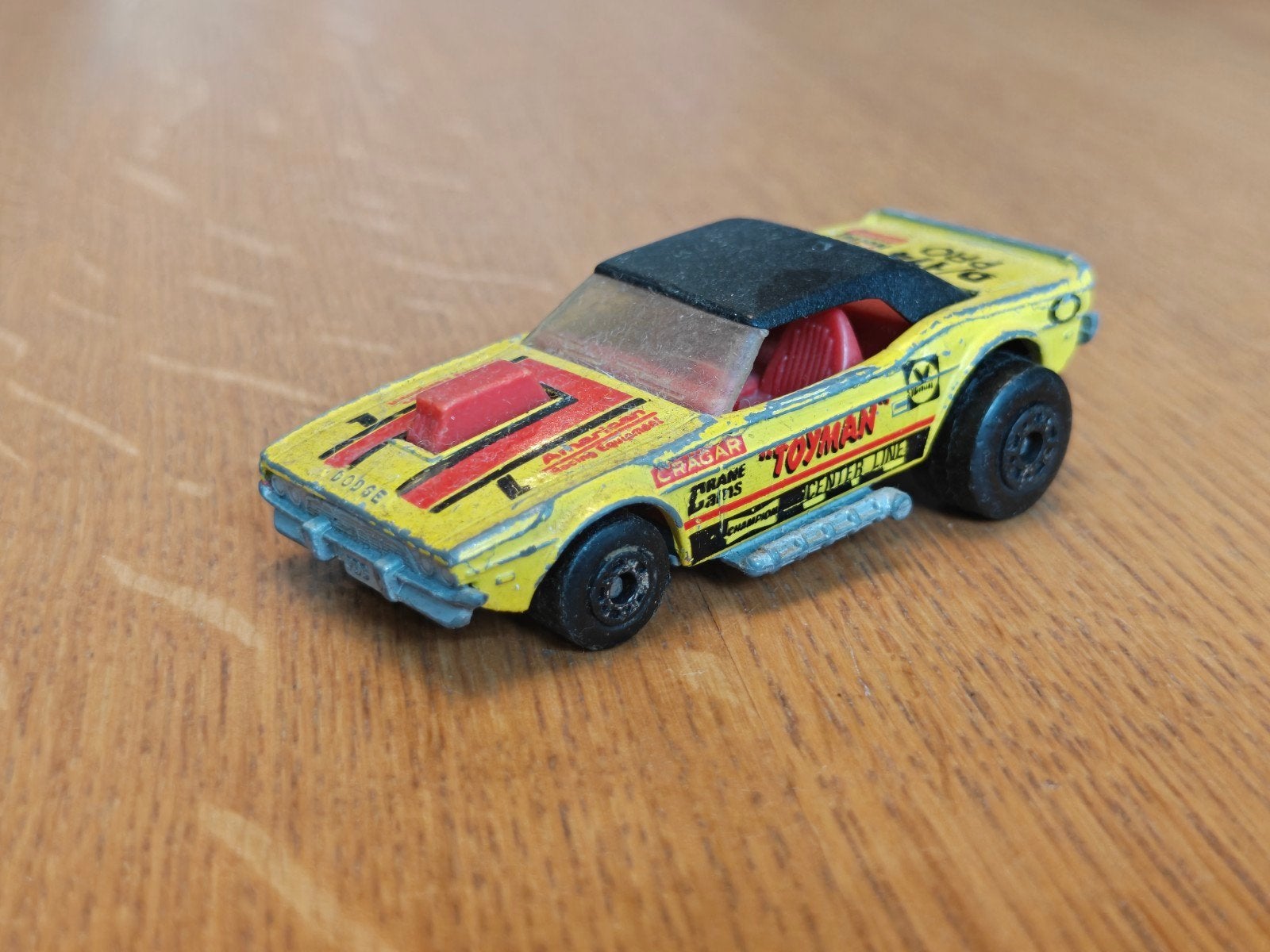 Matchbox Dodge Challenger GEEL, Ophalen of Verzenden, Zo goed als nieuw, Auto