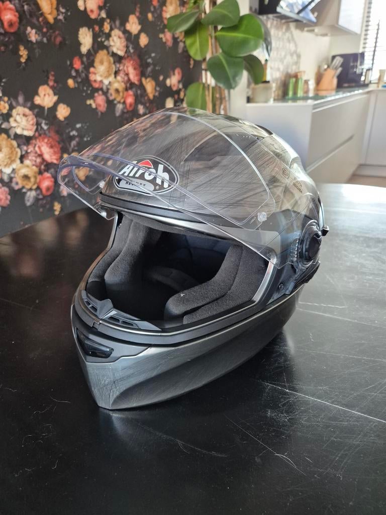 Airoh helm in zo goed als nieuwe staat - Maat M, Overige merken, M, Ophalen of Verzenden, Integraalhelm