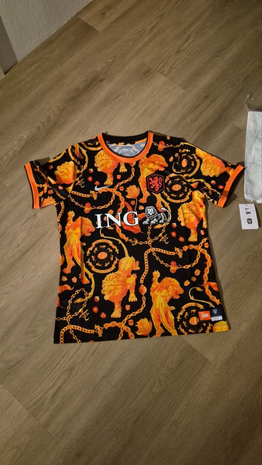 Nike x Patta Nederland KNVB Academy Pro Lion Jersey (L), Maat 52/54 (L), Nike x Patta, Nieuw, Oranje