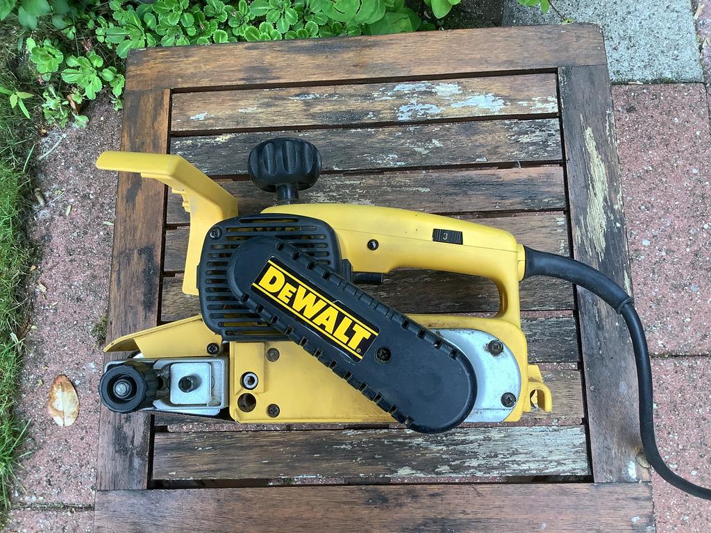 Dewalt band schuurmachine 50,00, Doe-het-zelf en Verbouw, Gereedschap | Schuurmachines, Ophalen of Verzenden, Zo goed als nieuw