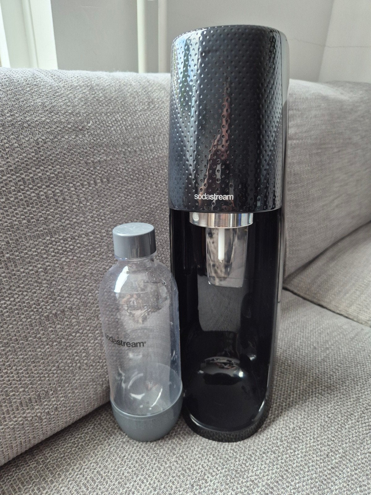 Sodastream bruiswatermaker met fles - Zwart, Ophalen, Zo goed als nieuw