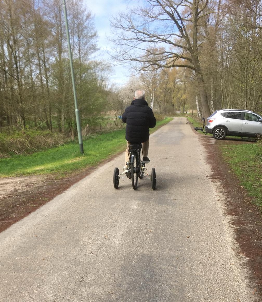 Double Twelves 12mm verende zijwielen 28 inch U-beugel, Ophalen, Zo goed als nieuw, Elektrische fiets, Wiel
