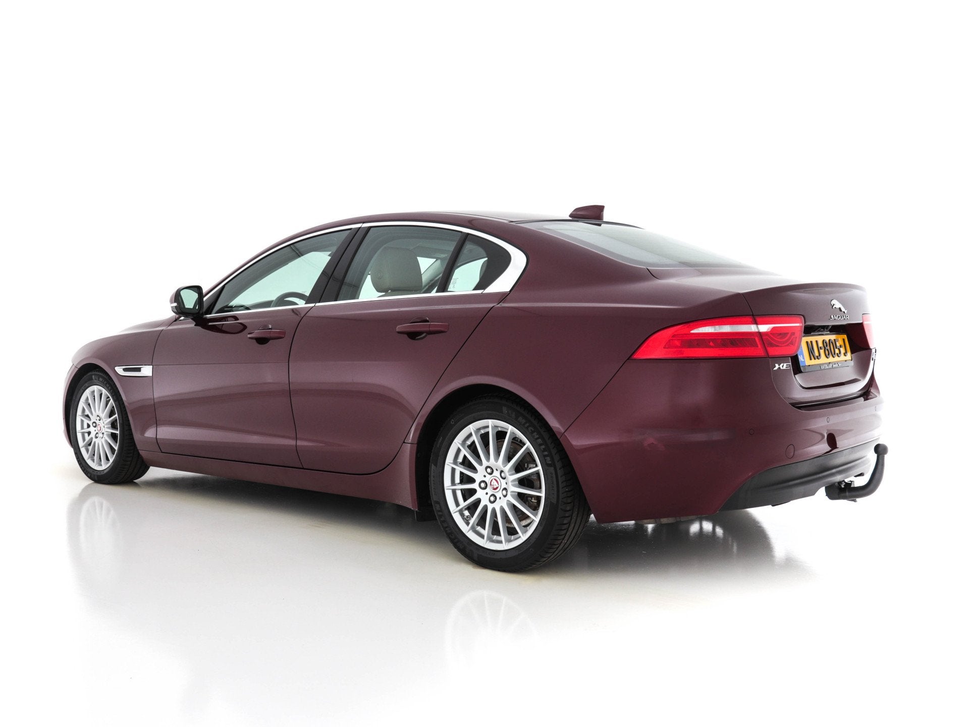 Jaguar XE 2.0 D Portfolio (INCL-BTW) Aut. *LEATHER | NAVI-FU, Auto's, Automaat, Achterwielaandrijving, 4 cilinders, 1465 kg