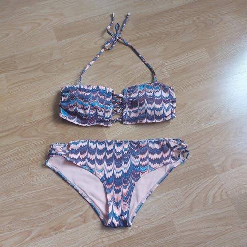 Een bikini van H&M, top-maat 40, slip-maat 36, Kleding | Dames, Badmode en Zwemkleding, Ophalen of Verzenden, Bikini
