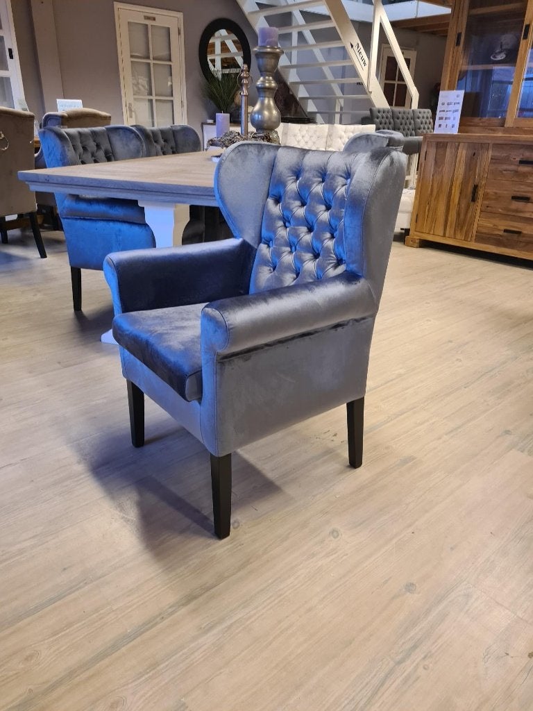 VOORRAAD 4 Landelijke Eetkamerstoelen Roman €1056 NU €949 (2, Huis en Inrichting, Stoelen, Ophalen of Verzenden, Vier, Nieuw, Landelijke eetkamerstoelen capiton knoopjes gratis bezorging